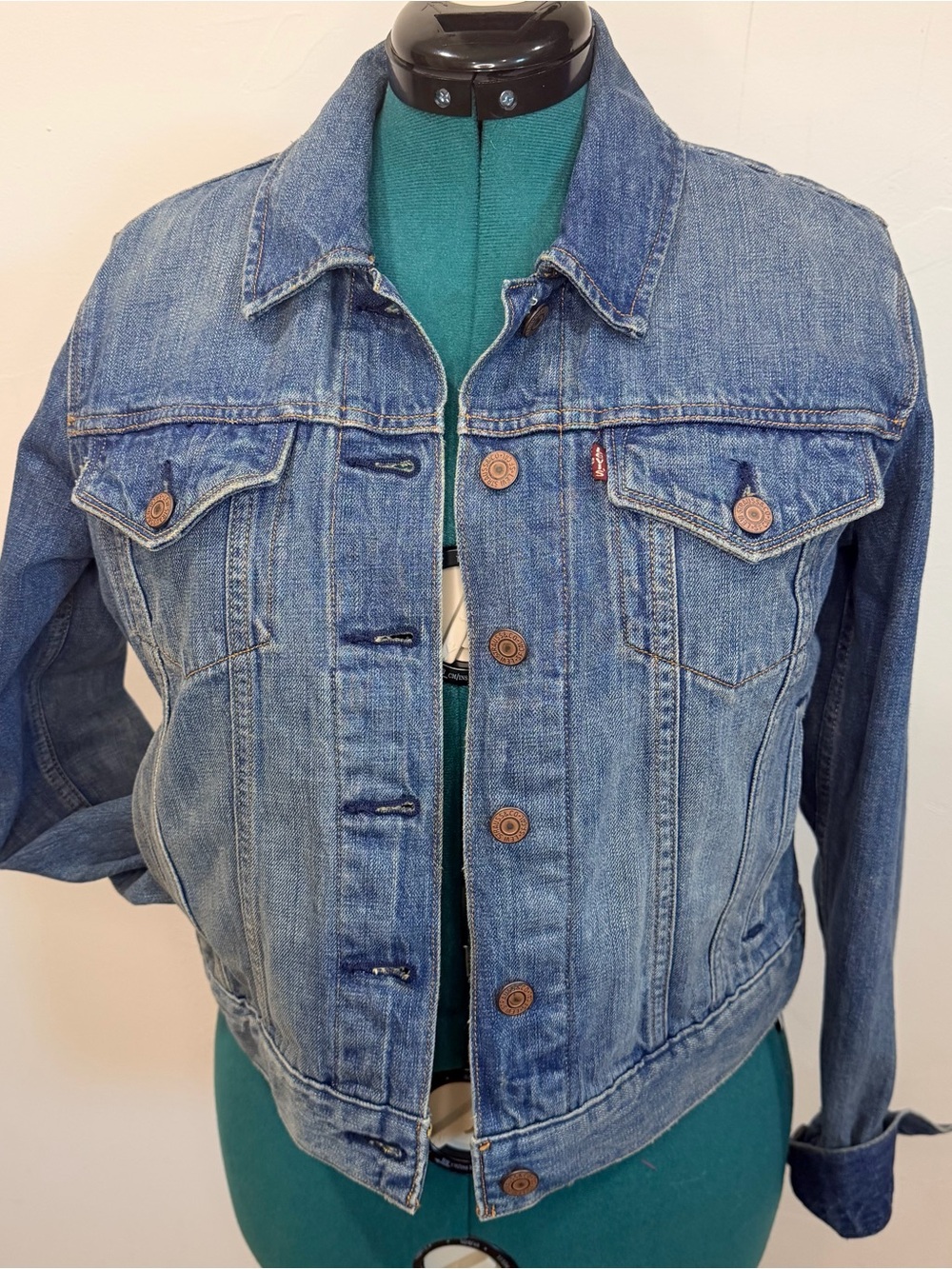 Levi’s Ladies sticker Jean Jacket Large